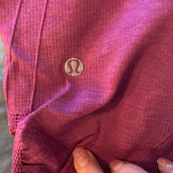 Lululemon purple seamless cropped leggings - Picture 4 of 4